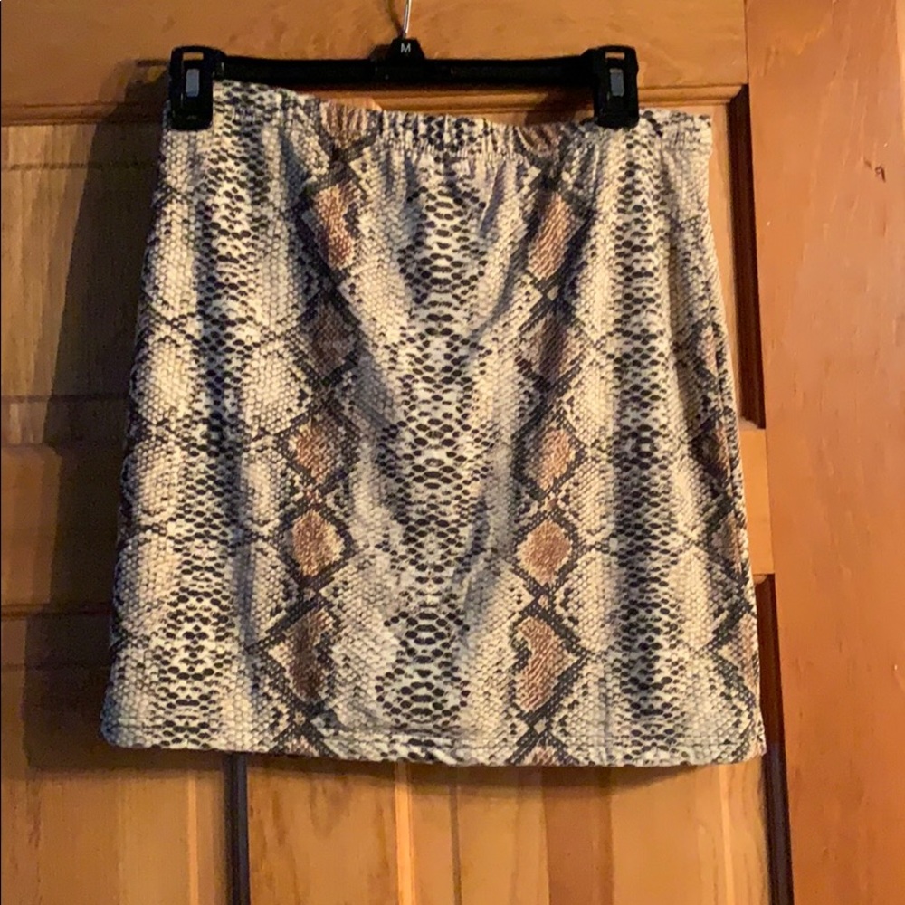 NWT STRETCHY snake skin skirt